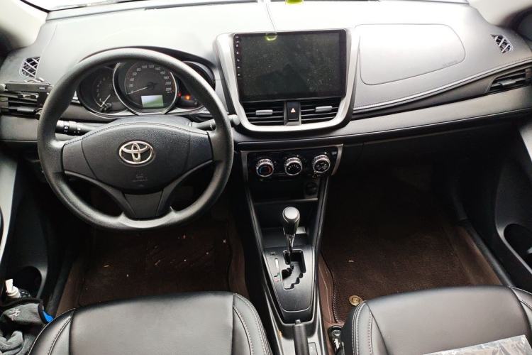 Used Toyota YARiS L Zhi Xuan 2020 1.5L CVT Leading Edition Center Console