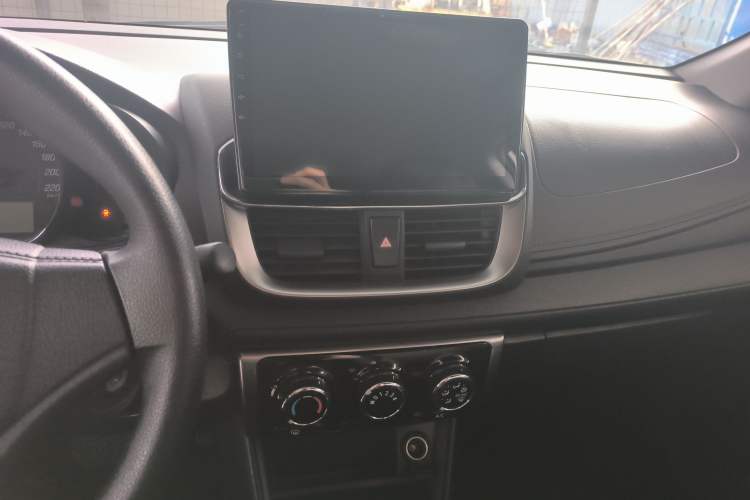 Used Toyota YARiS L Zhi Xuan 2020 1.5L CVT Leading Edition Center Console