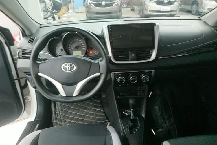 Used Toyota YARiS L Zhi Xuan 2020 1.5L CVT Leading Edition Center Console