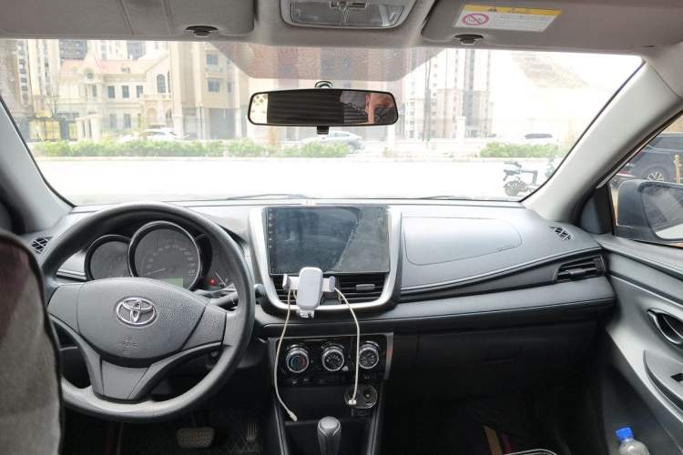 Used Toyota YARiS L Zhi Xuan 2020 X-Trail X 1.5L CVT Leading Edition Center Console