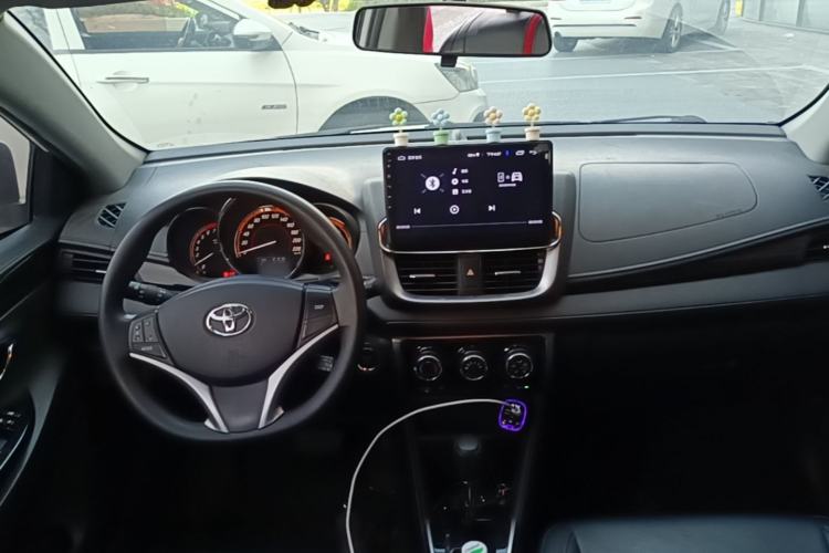 Used Toyota YARiS L Zhi Xuan 2020 X-Trail X 1.5L CVT Luxury Edition Center Console
