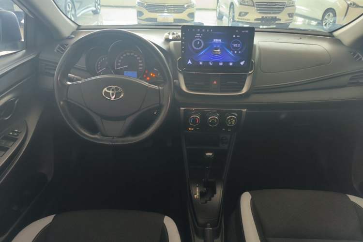 Used Toyota YARiS L Zhi Xuan 2020 X-Trail X 1.5L CVT Leading Edition Center Console