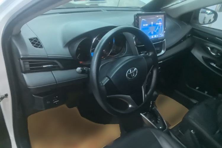 Used Toyota YARiS L Zhi Xuan 2020 X-Trail X 1.5L CVT Luxury Edition Center Console