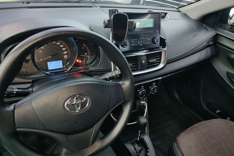 Used Toyota YARiS L Zhi Xuan 2020 X-Trail X 1.5L CVT Leading Edition Center Console