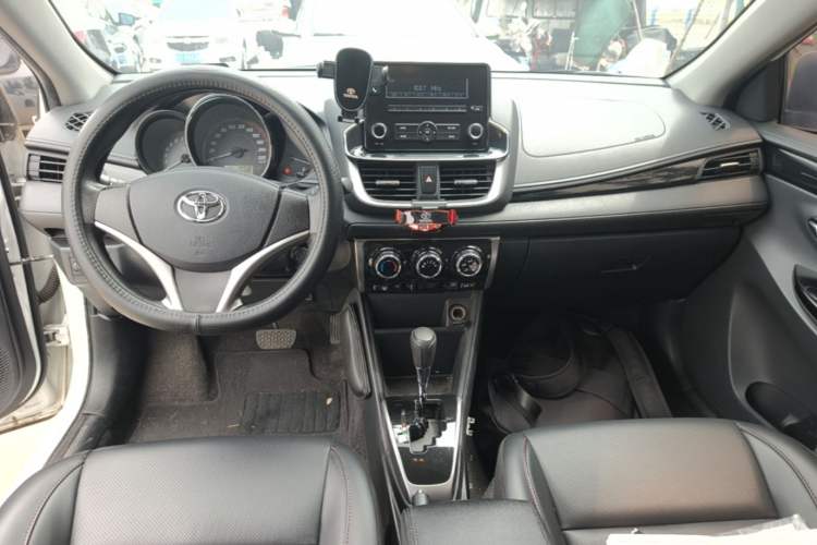 Used Toyota YARiS L Zhi Xuan 2020 X-Trail X 1.5L CVT Luxury Edition Center Console
