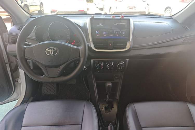 Used Toyota YARiS L Zhi Xuan 2020 X-Trail X 1.5L CVT Leading Edition Center Console