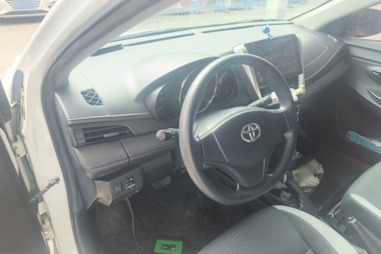 Used Toyota YARiS L Zhi Xuan 2020 1.5L CVT Leading Edition Center Console