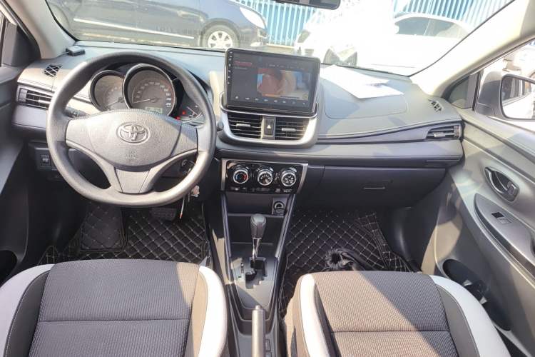 Used Toyota YARiS L Zhi Xuan 2020 1.5L CVT Leading Edition Center Console