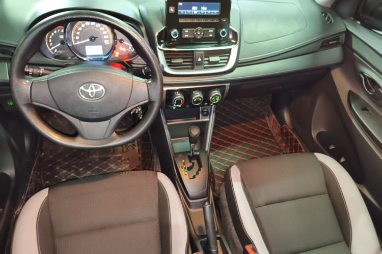 Used Toyota YARiS L Zhi Xuan 2020 1.5L CVT Leading Edition Center Console