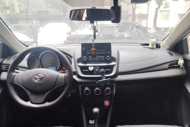 Used Toyota YARiS L Zhi Xuan 2020 1.5L CVT Leading Edition Center Console