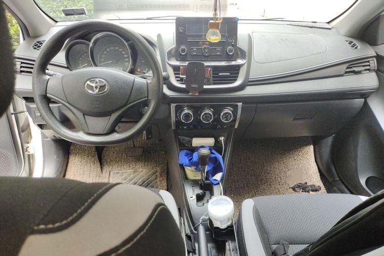 Used Toyota YARiS L Zhi Xuan 2020 1.5L CVT Leading Edition Center Console