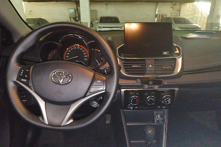 Used Toyota YARiS L Zhi Xuan 2020 1.5L CVT Luxury Edition Center Console