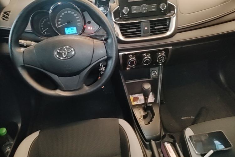 Used Toyota YARiS L Zhi Xuan 2020 1.5L CVT Leading Edition Center Console