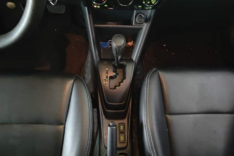Used Toyota YARiS L Zhi Xuan 2020 1.5L CVT Leading Edition Gear Lever