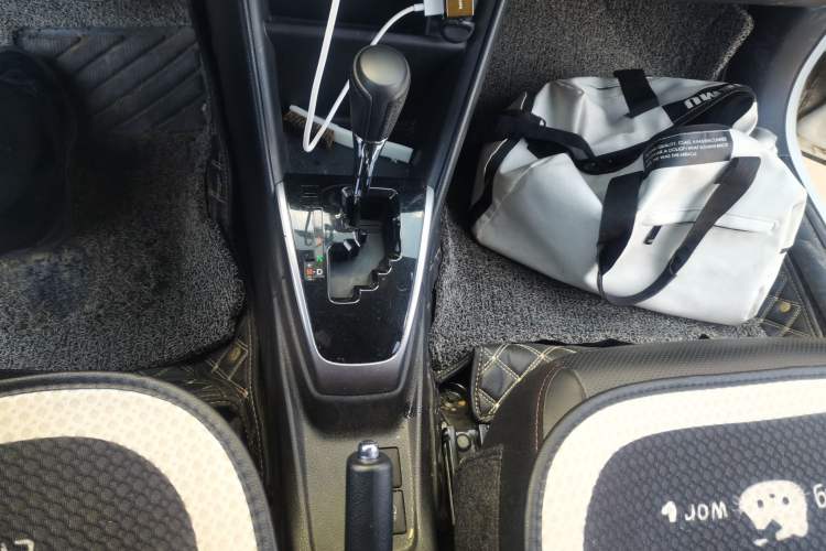 Used Toyota YARiS L Zhi Xuan 2020 1.5L CVT Luxury Edition Gear Lever