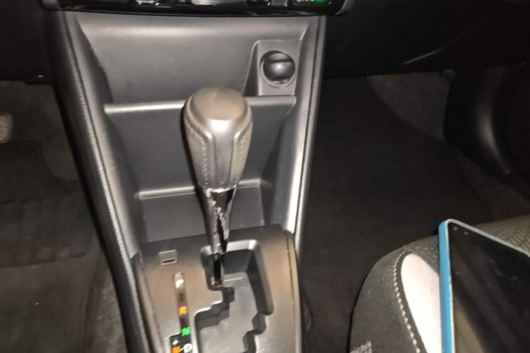 Used Toyota YARiS L Zhi Xuan 2020 1.5L CVT Leading Edition Gear Lever