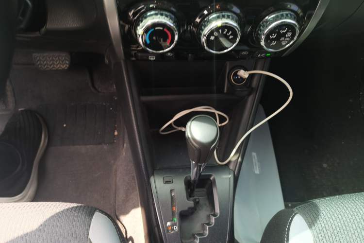 Used Toyota YARiS L Zhi Xuan 2020 1.5L CVT Leading Edition Gear Lever