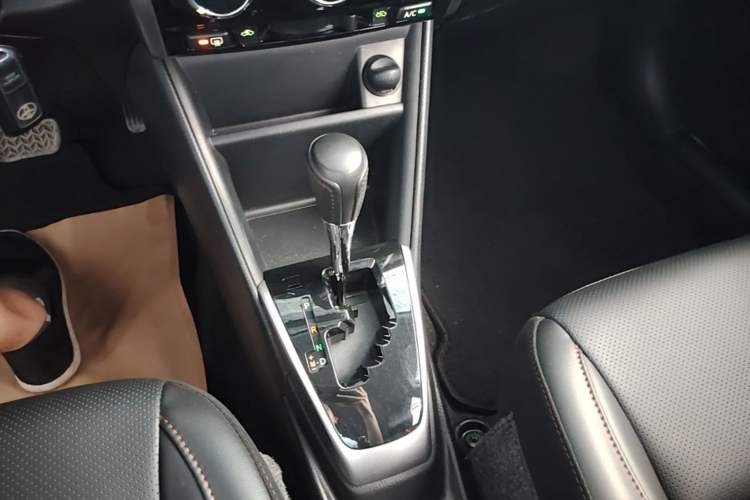 Used Toyota YARiS L Zhi Xuan 2020 1.5L CVT Luxury Edition Gear Lever