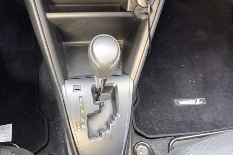 Used Toyota YARiS L Zhi Xuan 2020 1.5L CVT Leading Edition Gear Lever