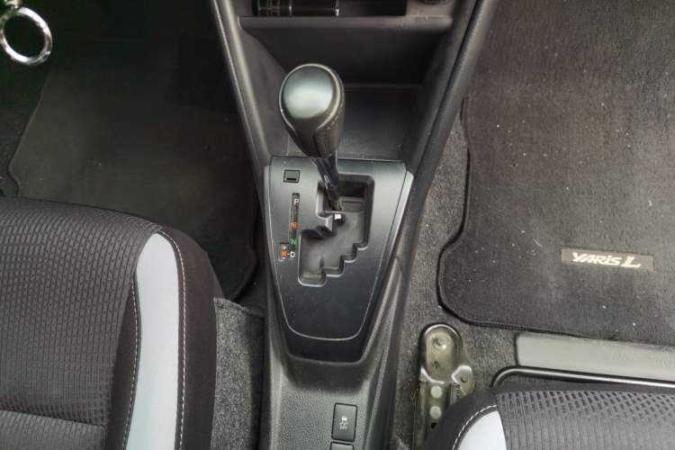 Used Toyota YARiS L Zhi Xuan 2020 1.5L CVT Leading Edition Gear Lever