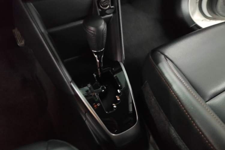 Used Toyota YARiS L Zhi Xuan 2020 1.5L CVT Luxury Edition Gear Lever