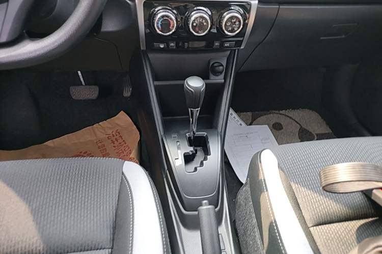 Used Toyota YARiS L Zhi Xuan 2020 1.5L CVT Leading Edition Gear Lever
