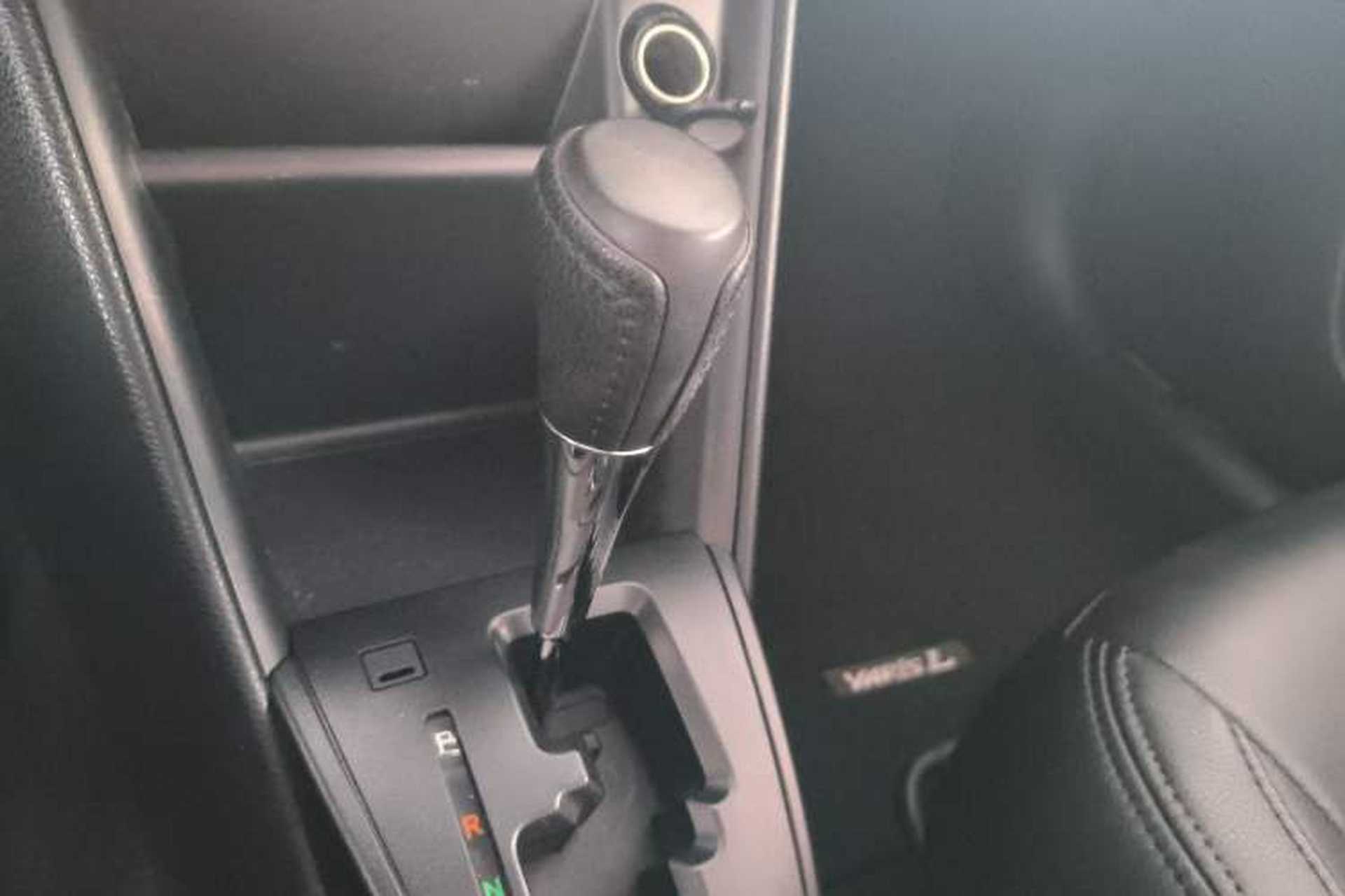 Used Toyota YARiS L Zhi Xuan 2020 1.5L CVT Leading Edition Gear Lever