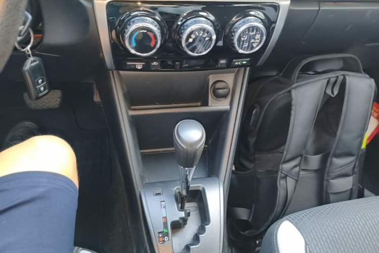 Used Toyota YARiS L Zhi Xuan 2020 1.5L CVT Leading Edition Gear Lever