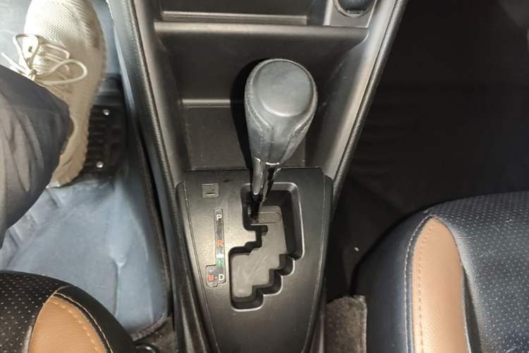 Used Toyota YARiS L Zhi Xuan 2020 1.5L CVT Leading Edition Gear Lever
