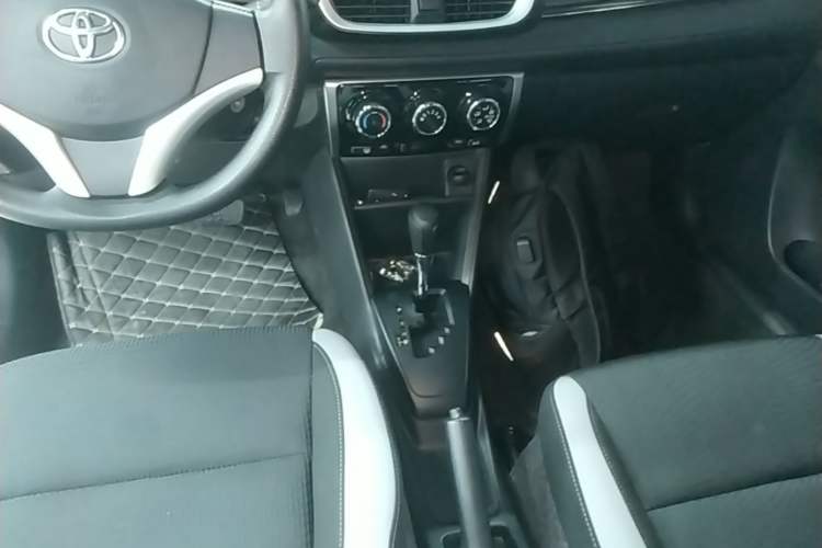 Used Toyota YARiS L Zhi Xuan 2020 1.5L CVT Leading Edition Gear Lever