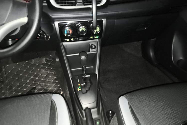 Used Toyota YARiS L Zhi Xuan 2020 1.5L CVT Leading Edition Gear Lever