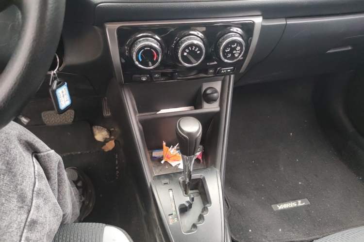 Used Toyota YARiS L Zhi Xuan 2020 1.5L CVT Leading Edition Gear Lever
