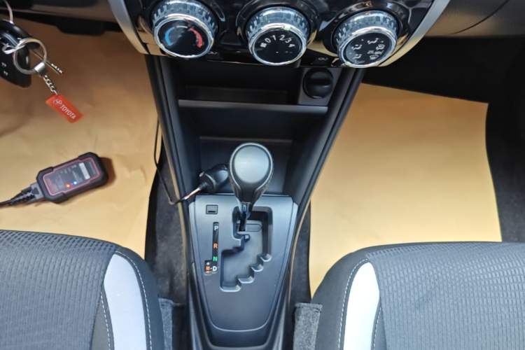 Used Toyota YARiS L Zhi Xuan 2020 1.5L CVT Leading Edition Gear Lever