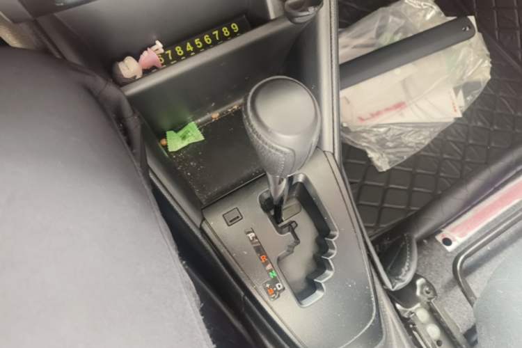 Used Toyota YARiS L Zhi Xuan 2020 1.5L CVT Leading Edition Gear Lever