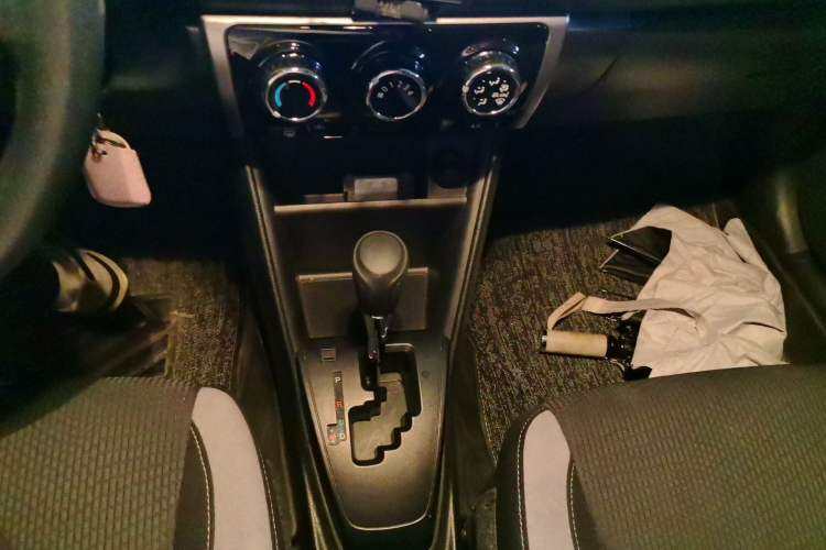 Used Toyota YARiS L Zhi Xuan 2020 X-Trail X 1.5L CVT Leading Edition Gear Lever
