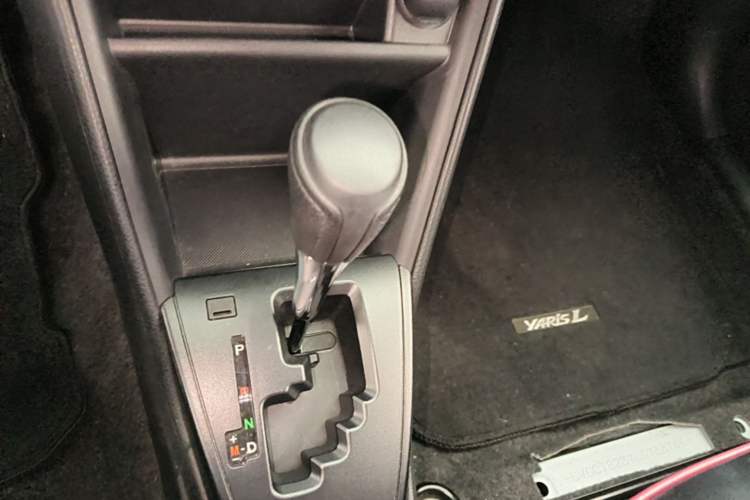 Used Toyota YARiS L Zhi Xuan 2020 1.5L CVT Leading Edition Gear Lever