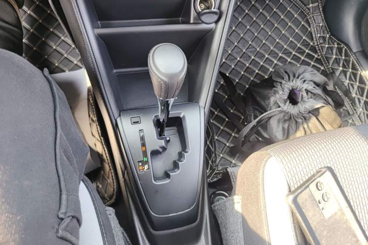 Used Toyota YARiS L Zhi Xuan 2020 1.5L CVT Leading Edition Gear Lever