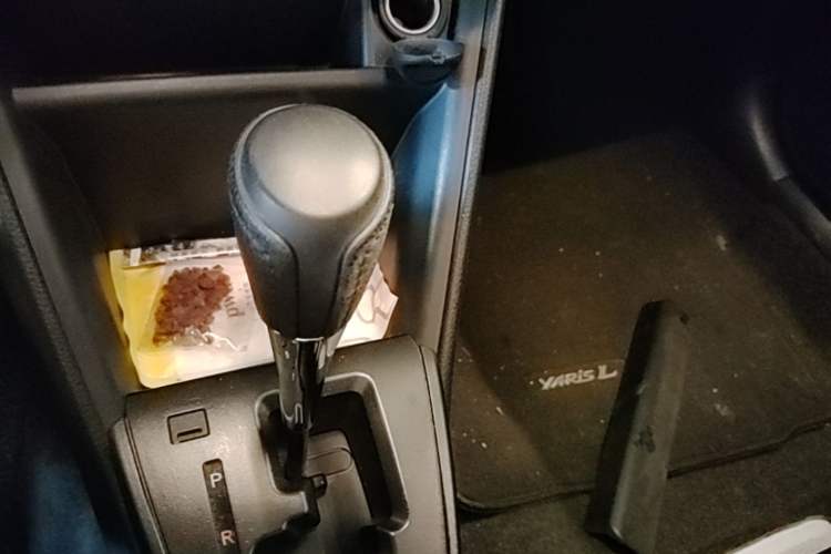 Used Toyota YARiS L Zhi Xuan 2020 1.5L CVT Leading Edition Gear Lever