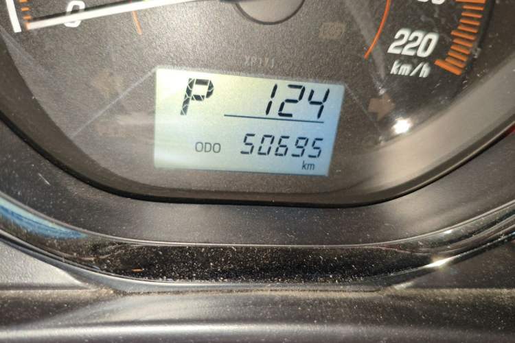 Used Toyota YARiS L Zhi Xuan 2020 X-Trail X 1.5L CVT Luxury Edition Odometer Close Up