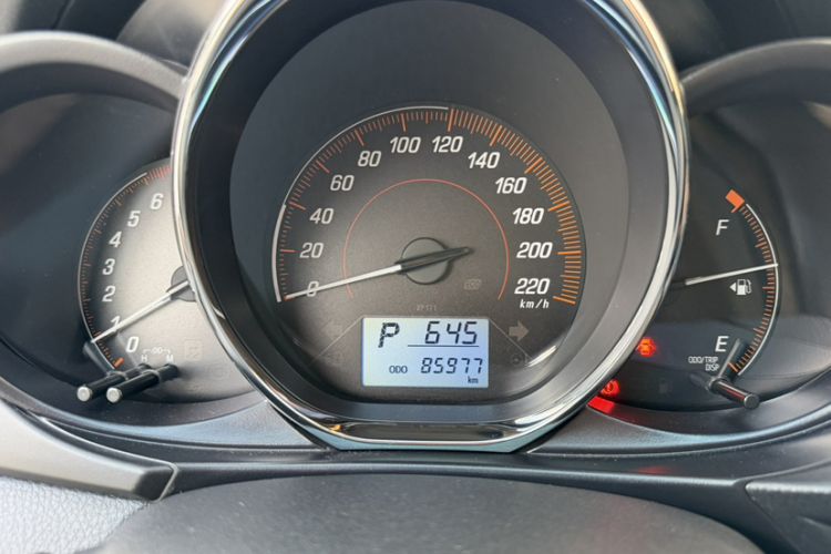 Used Toyota YARiS L Zhi Xuan 2020 1.5L CVT Leading Edition Odometer Close Up