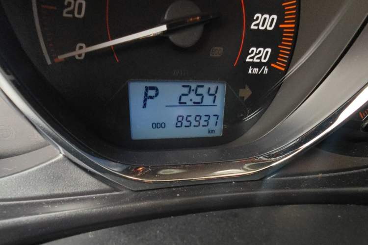Used Toyota YARiS L Zhi Xuan 2020 1.5L CVT Leading Edition Odometer Close Up