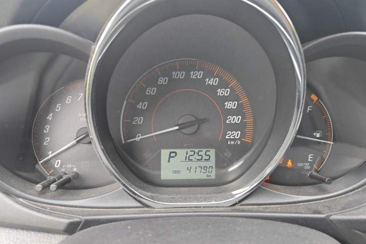 Used Toyota YARiS L Zhi Xuan 2020 X-Trail X 1.5L CVT Leading Edition Odometer Close Up