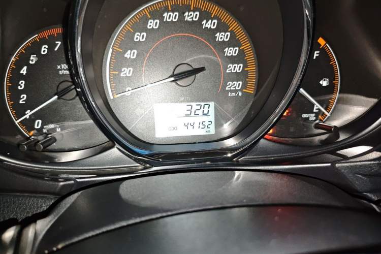 Used Toyota YARiS L Zhi Xuan 2020 X-Trail X 1.5L CVT Leading Edition Odometer Close Up