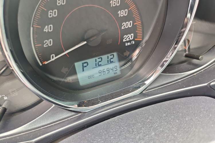 Used Toyota YARiS L Zhi Xuan 2020 1.5L CVT Leading Edition Odometer Close Up