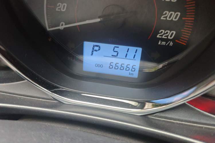 Used Toyota YARiS L Zhi Xuan 2020 X-Trail X 1.5L CVT Leading Edition Odometer Close Up