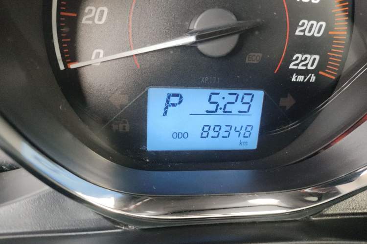 Used Toyota YARiS L Zhi Xuan 2020 1.5L CVT Leading Edition Odometer Close Up