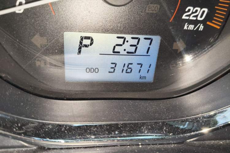 Used Toyota YARiS L Zhi Xuan 2020 X-Trail X 1.5L CVT Luxury Edition Odometer Close Up