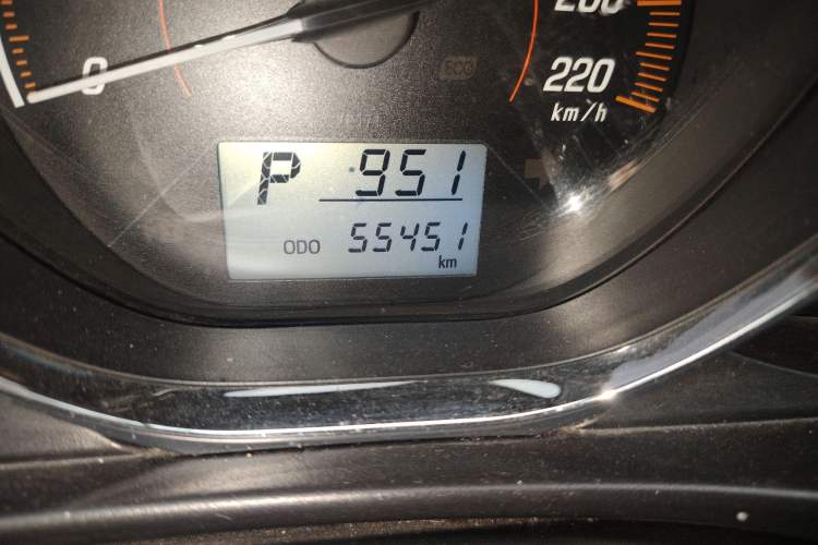 Used Toyota YARiS L Zhi Xuan 2020 1.5L CVT Luxury Edition Odometer Close Up