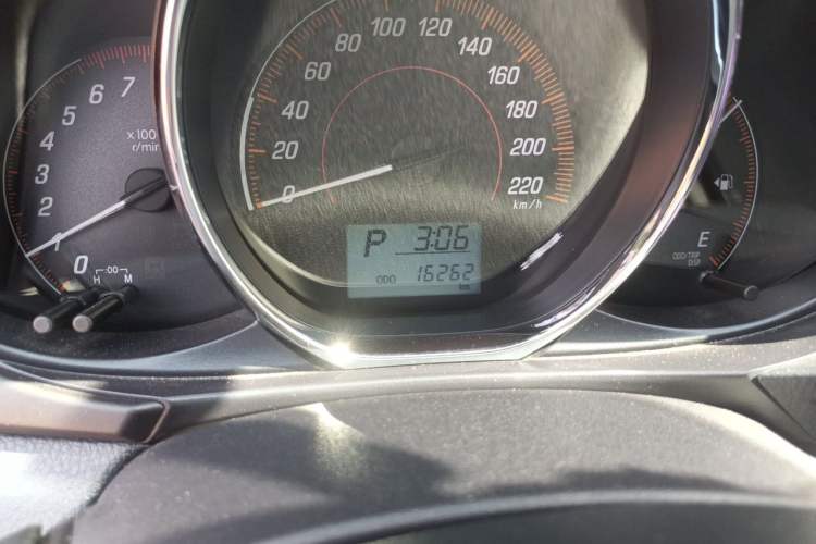 Used Toyota YARiS L Zhi Xuan 2020 1.5L CVT Leading Edition Odometer Close Up