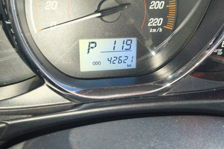 Used Toyota YARiS L Zhi Xuan 2020 1.5L CVT Leading Edition Odometer Close Up